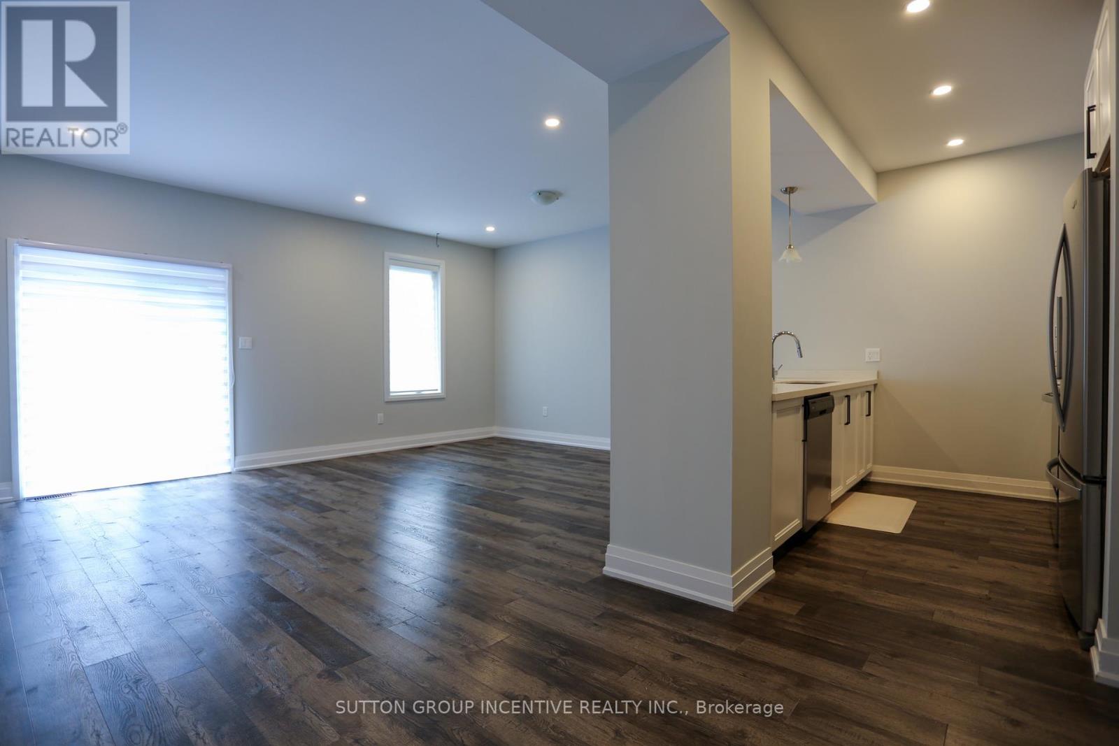 6 Stonehart Lane, Barrie, Ontario L4M 7E8 - Photo 8 - S13580070