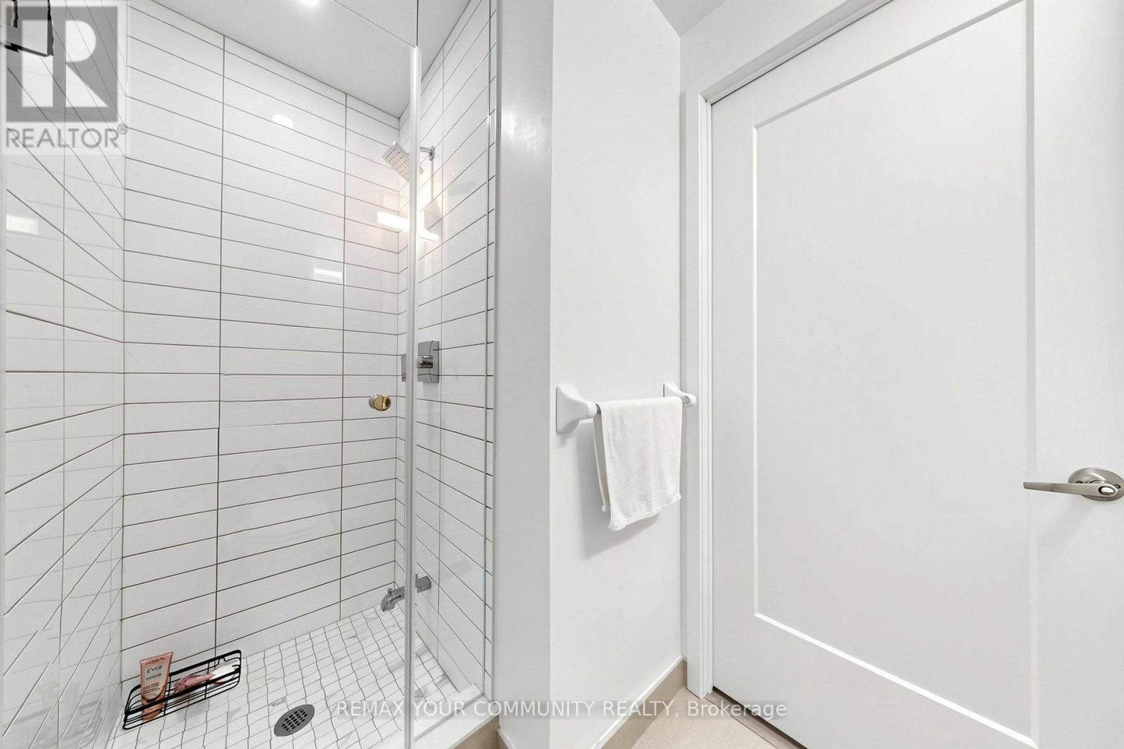 2404 - 70 Princess Street, Toronto, Ontario  M5A 0X6 - Photo 23 - C13580096