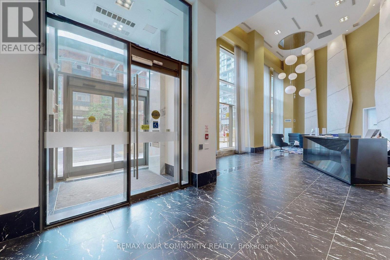 2404 - 70 Princess Street, Toronto, Ontario  M5A 0X6 - Photo 32 - C13580096
