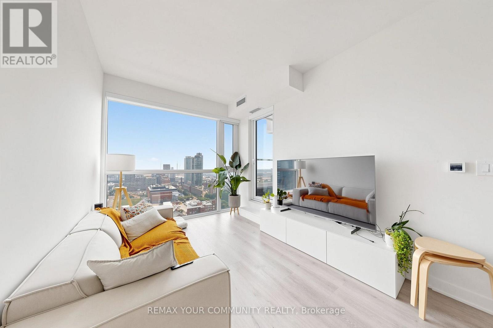 2404 - 70 Princess Street, Toronto, Ontario  M5A 0X6 - Photo 4 - C13580096