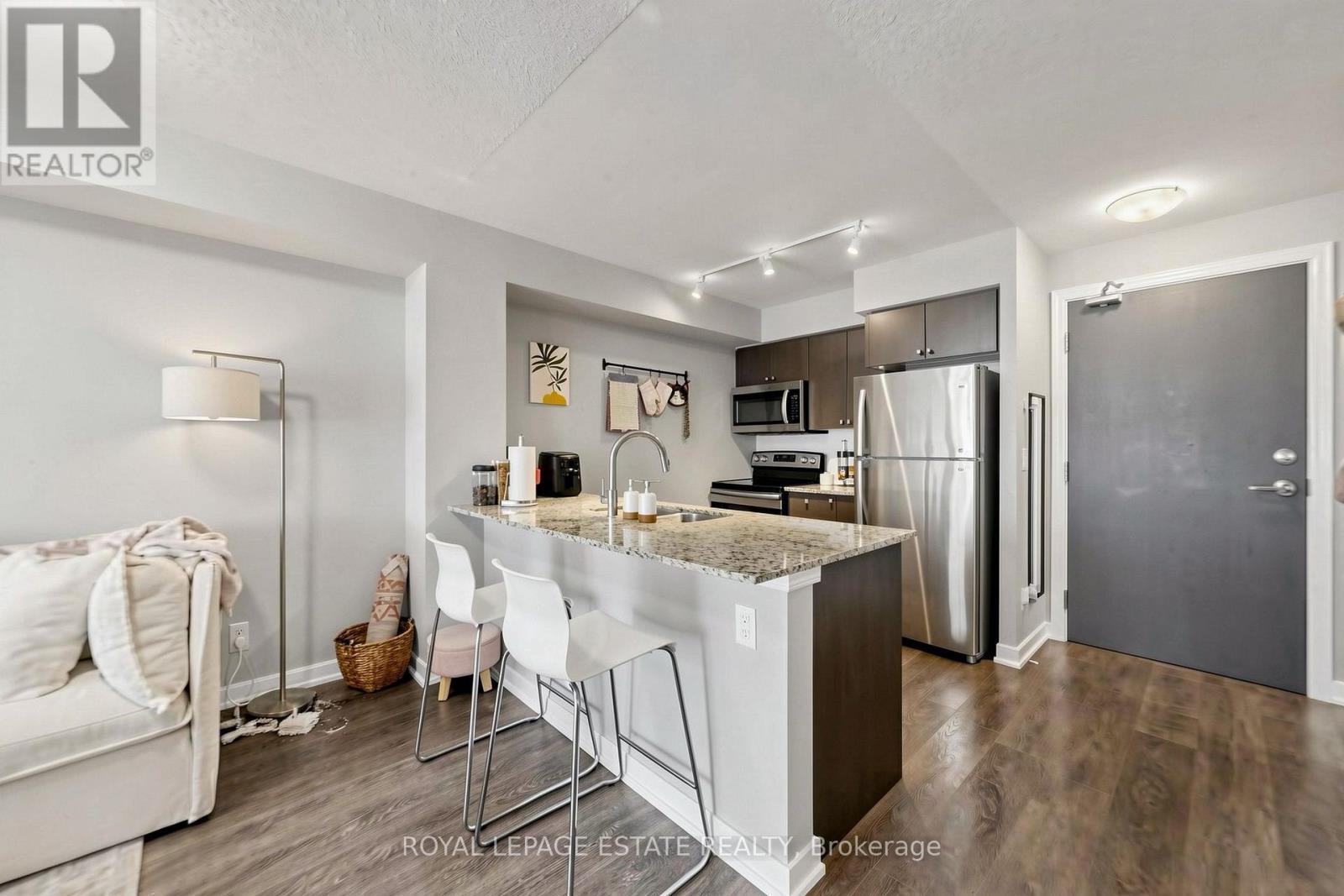 504 - 8 Trent Avenue, Toronto, Ontario M4C 0A6 - Photo 6 - E13580080