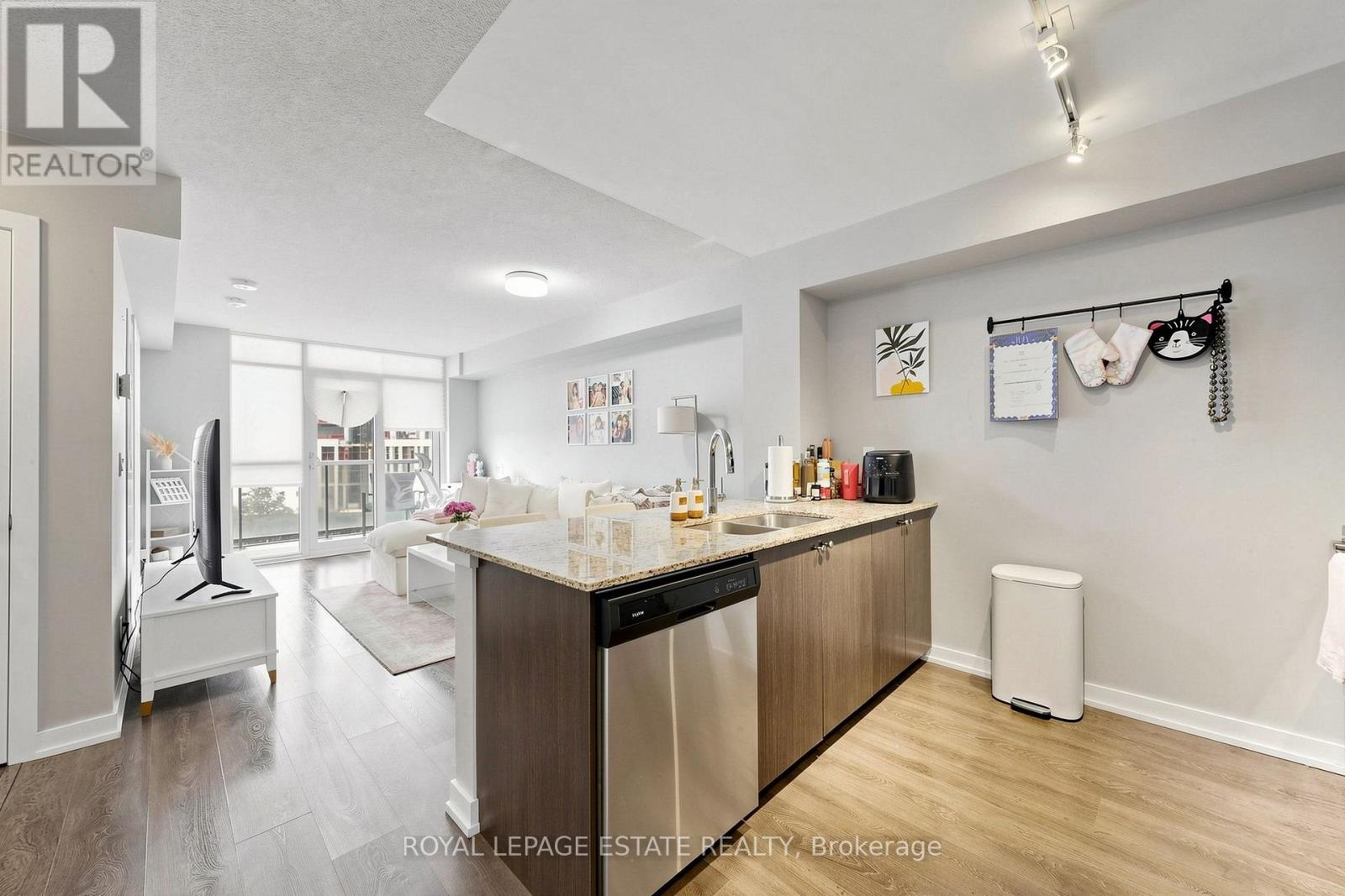 504 - 8 Trent Avenue, Toronto, Ontario M4C 0A6 - Photo 7 - E13580080