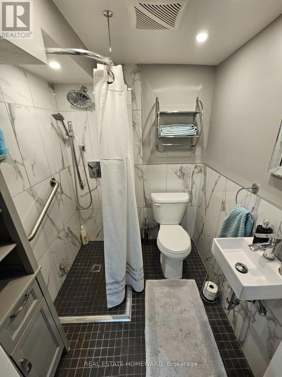 715 Pharmacy Avenue, Toronto, Ontario M1L 3J4 - Photo 18 - E13580088