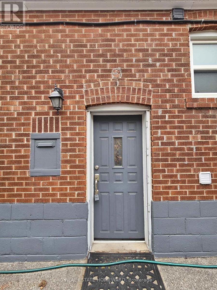 715 Pharmacy Avenue, Toronto, Ontario M1L 3J4 - Photo 2 - E13580088