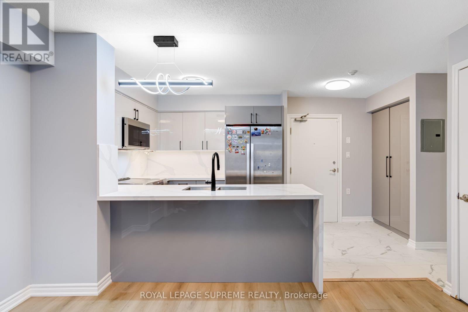 301 - 872 Sheppard Avenue W, Toronto, Ontario M3H 5V5 - Photo 3 - C13580124