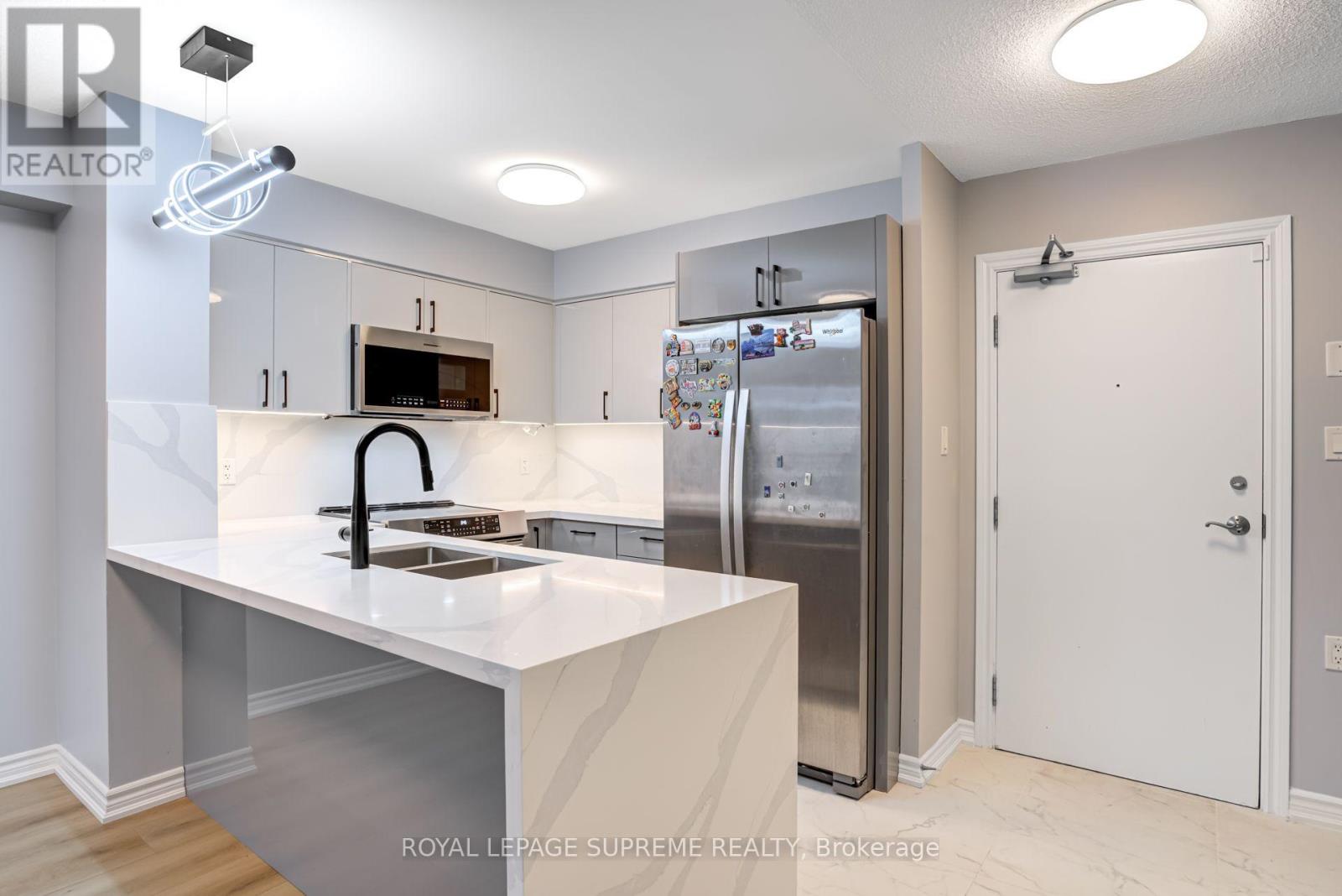 301 - 872 Sheppard Avenue W, Toronto, Ontario M3H 5V5 - Photo 4 - C13580124