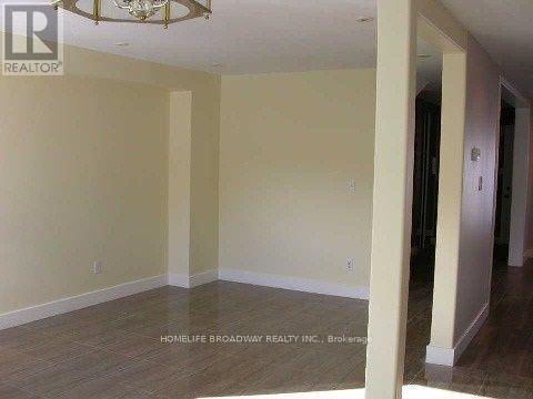 1240 Bantham Street, Mississauga, Ontario  L5V 1Y8 - Photo 5 - W13580132