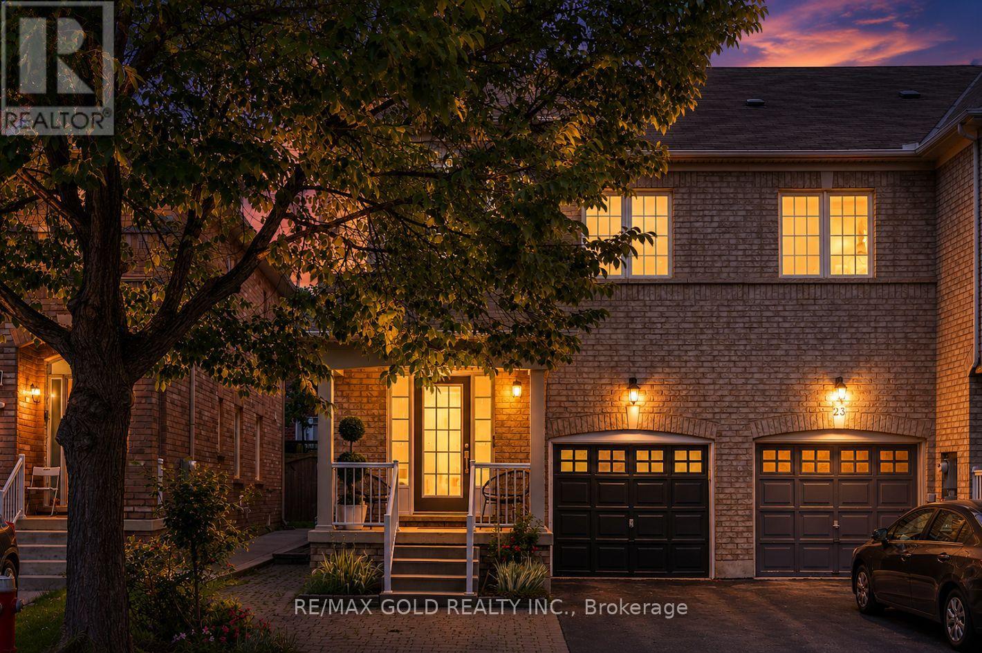 25 Frenchpark Circle, Brampton, Ontario  L6X 0Y5 - Photo 2 - W13580134