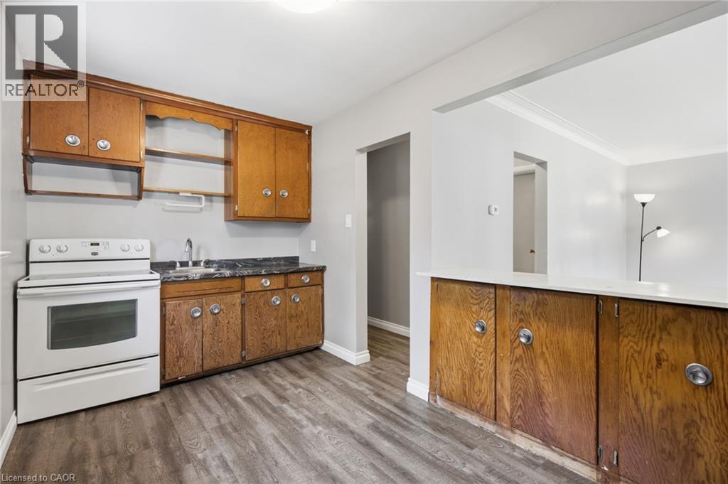 33 Belmont Avenue E, Kitchener, Ontario  N2M 4B8 - Photo 9 - 40846874