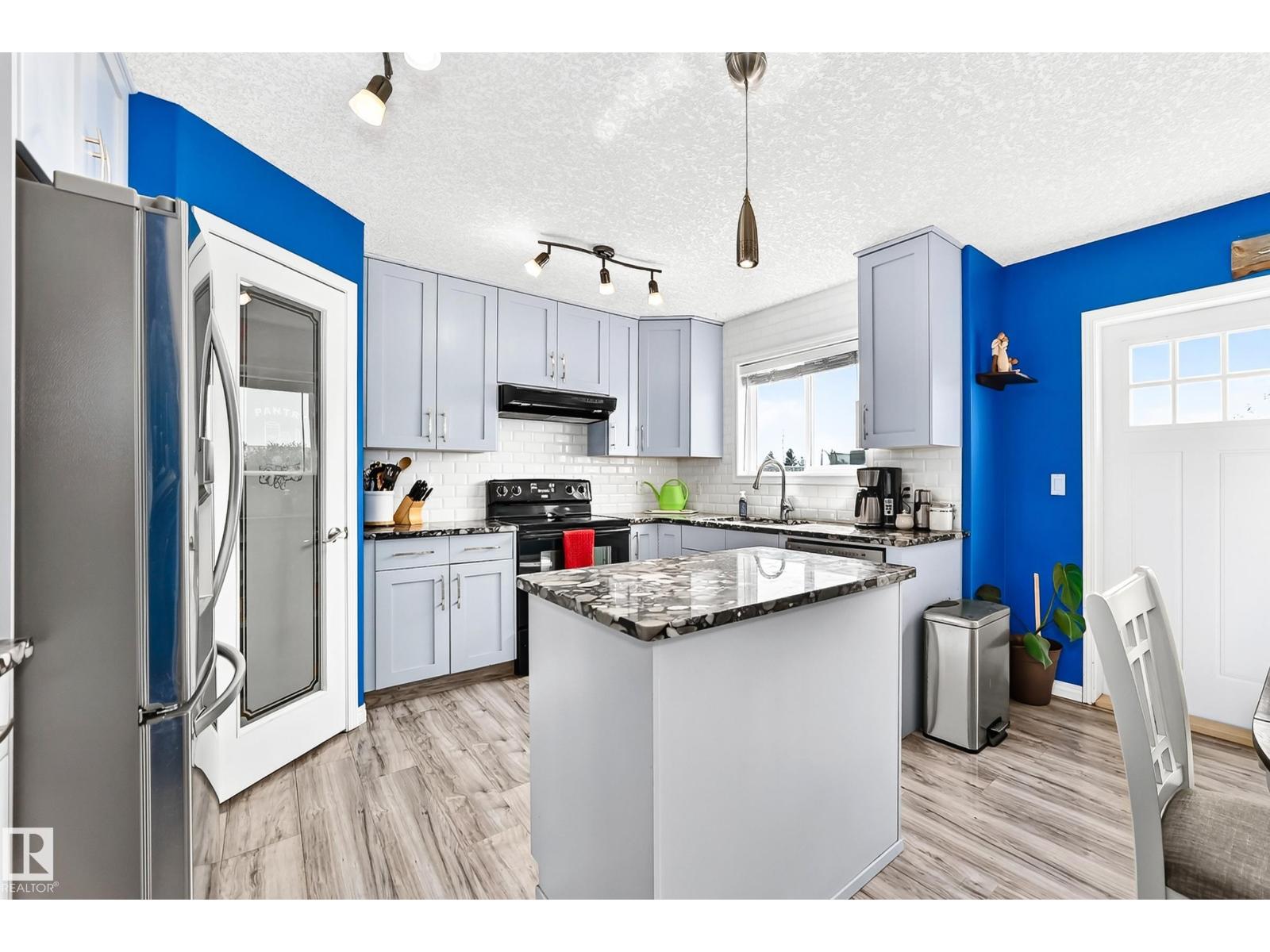 108 Houle Dr, Morinville, Alberta  T8R 0E1 - Photo 3 - E4499652