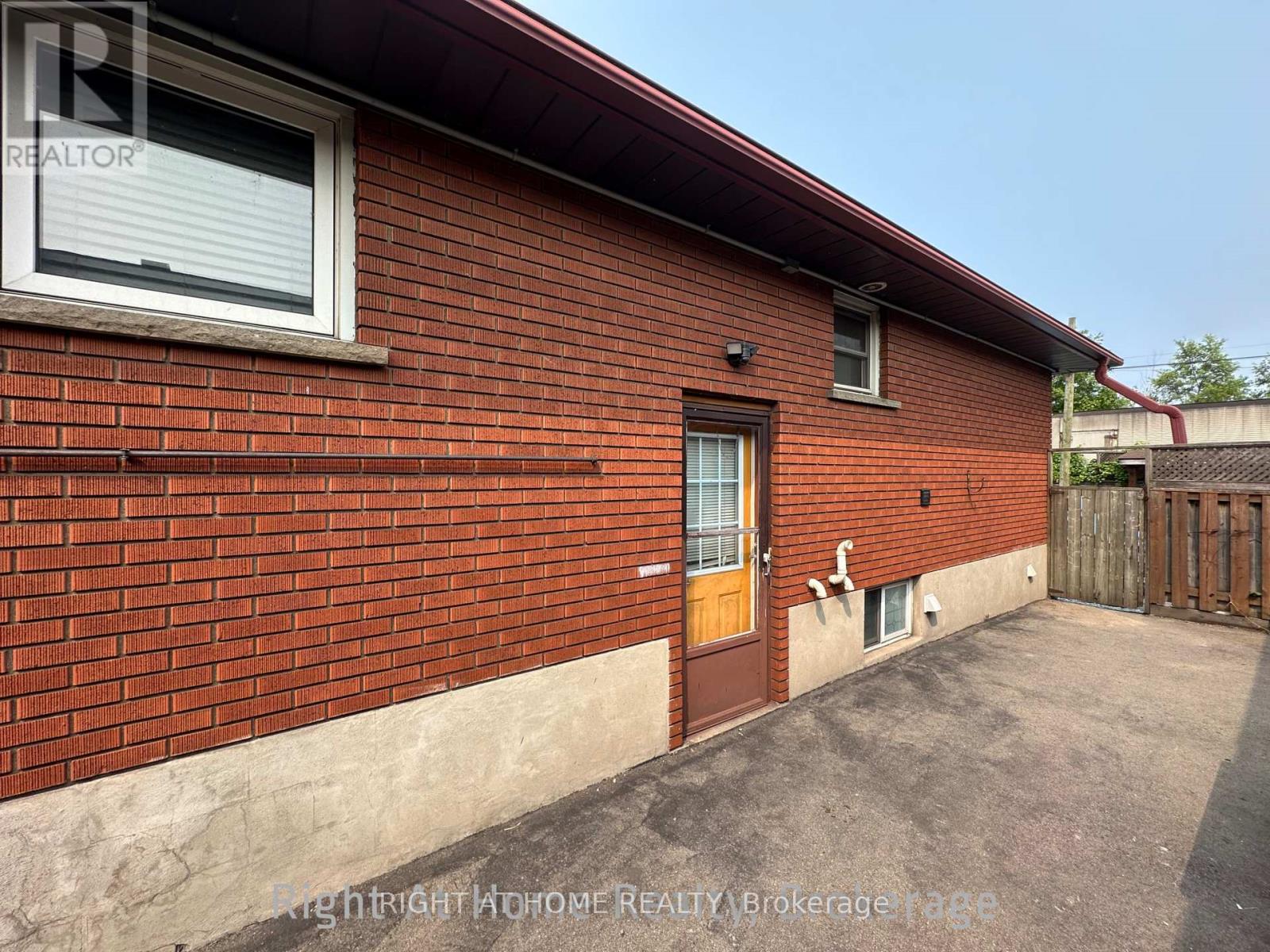 816 Dunn Avenue N, Hamilton, Ontario  L8H 6N2 - Photo 3 - X13580154