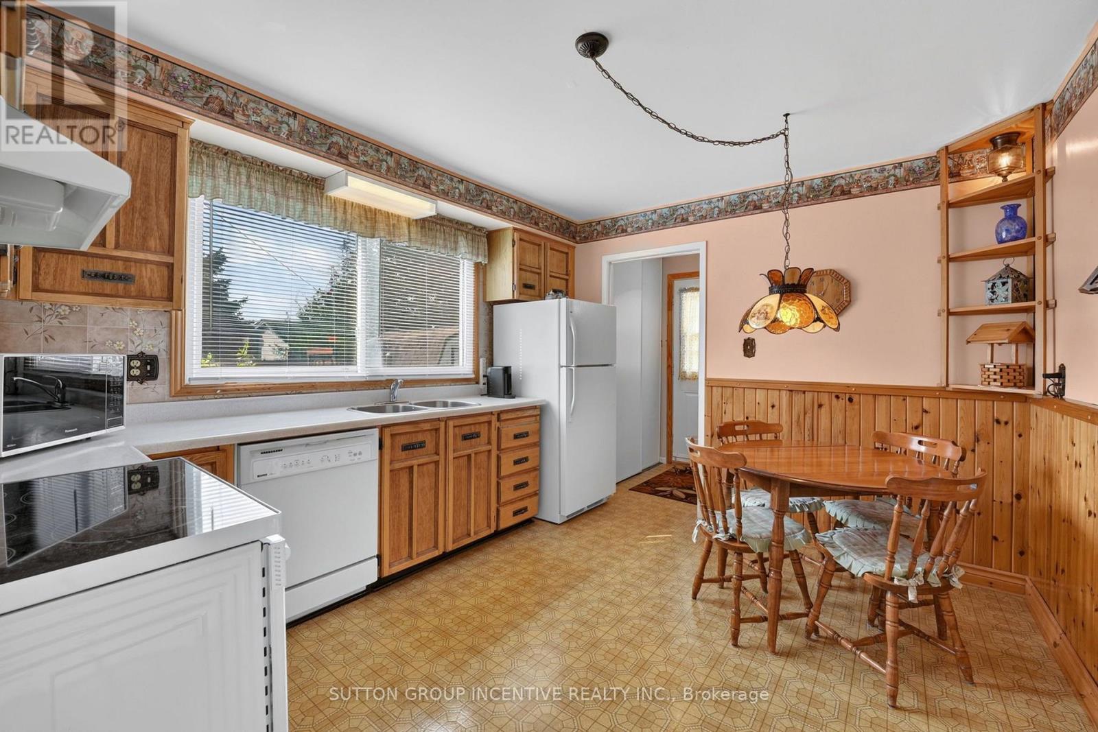 63 Heather Street, Barrie, Ontario L4N 4M9 - Photo 8 - S13580098