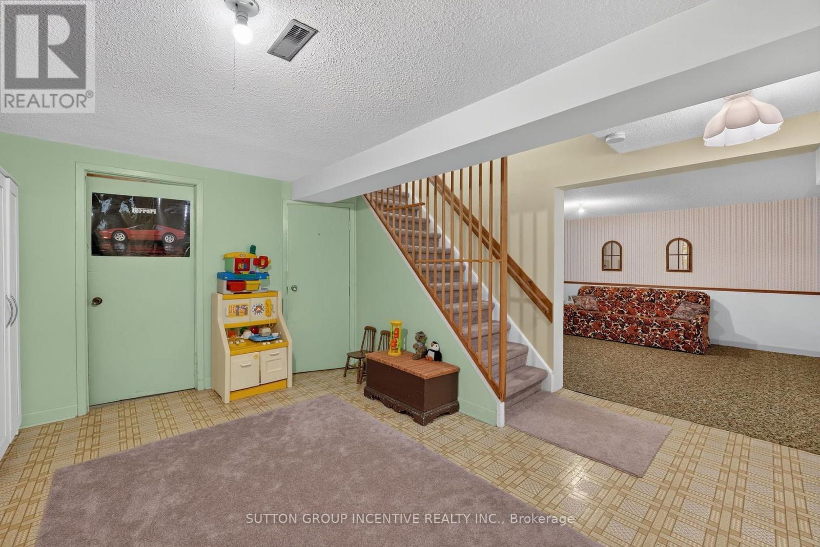 63 Heather Street, Barrie, Ontario L4N 4M9 - Photo 24 - S13580098