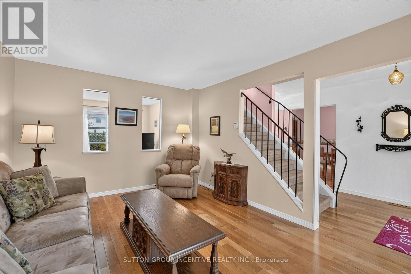 63 Heather Street, Barrie, Ontario L4N 4M9 - Photo 3 - S13580098