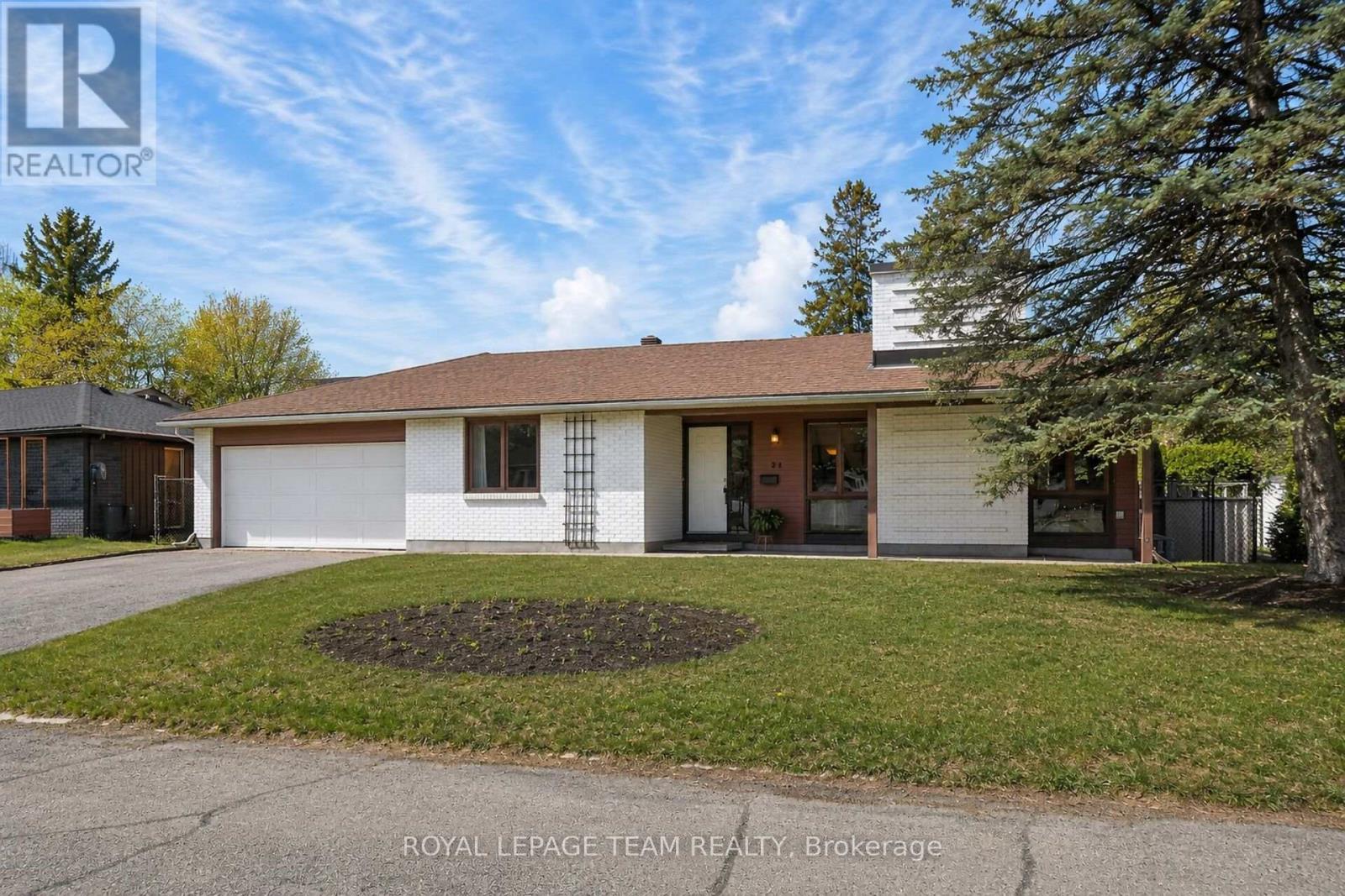 21 LINDHURST CRESCENT, Ottawa, Ontario