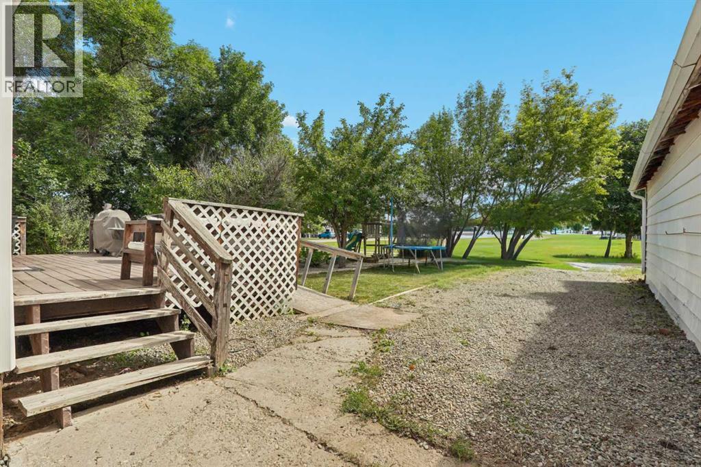 154 West 2 Avenue, Magrath, Alberta  T0K 1J0 - Photo 11 - A2328311
