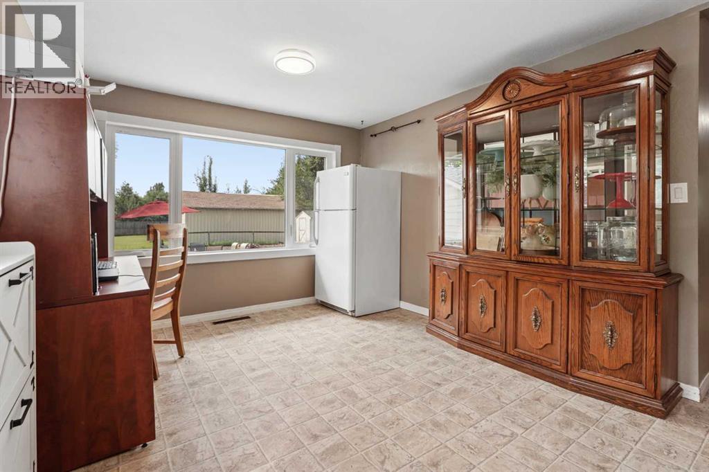 154 West 2 Avenue, Magrath, Alberta  T0K 1J0 - Photo 14 - A2328311