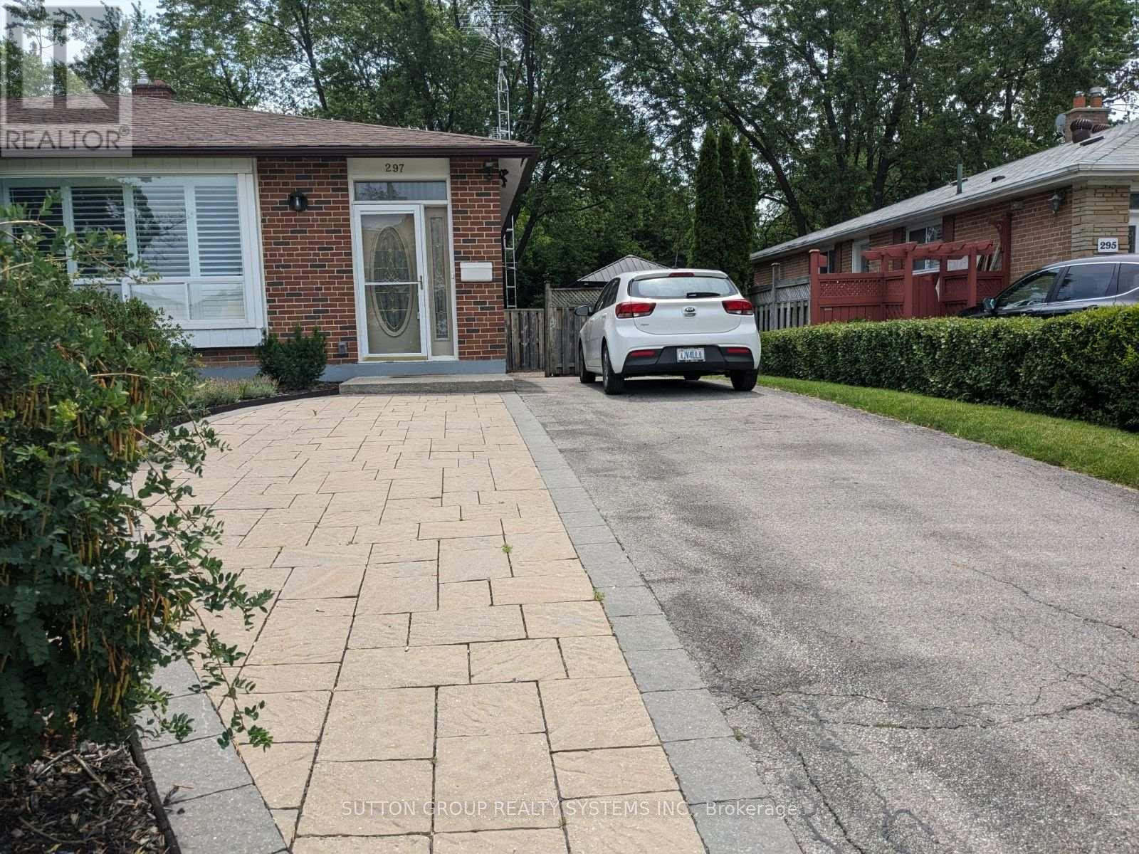 297 Balmoral Drive, Brampton, Ontario  L6T 1V5 - Photo 2 - W13580366