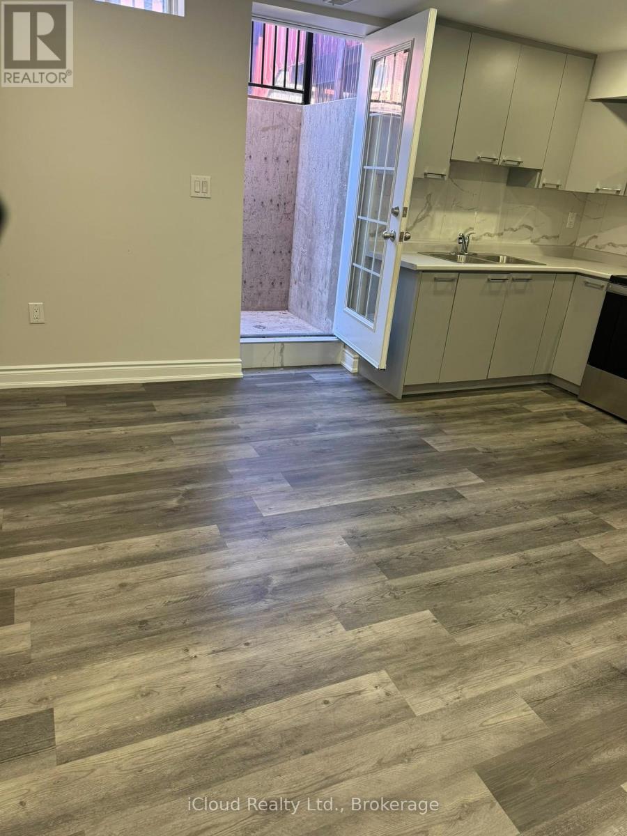 35 Velvet Grass Lane, Brampton, Ontario  L6R 1X8 - Photo 3 - W13580402