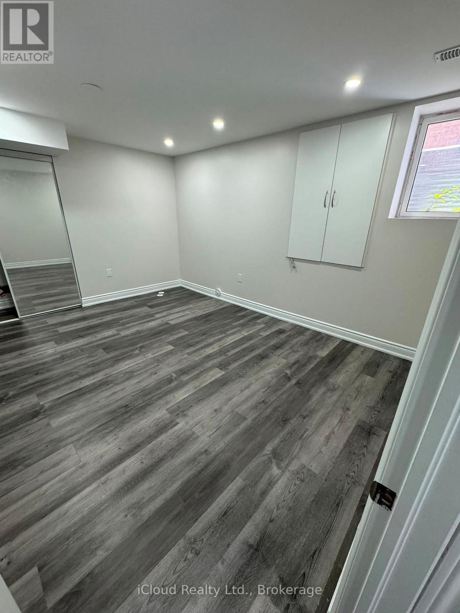 35 Velvet Grass Lane, Brampton, Ontario  L6R 1X8 - Photo 5 - W13580402
