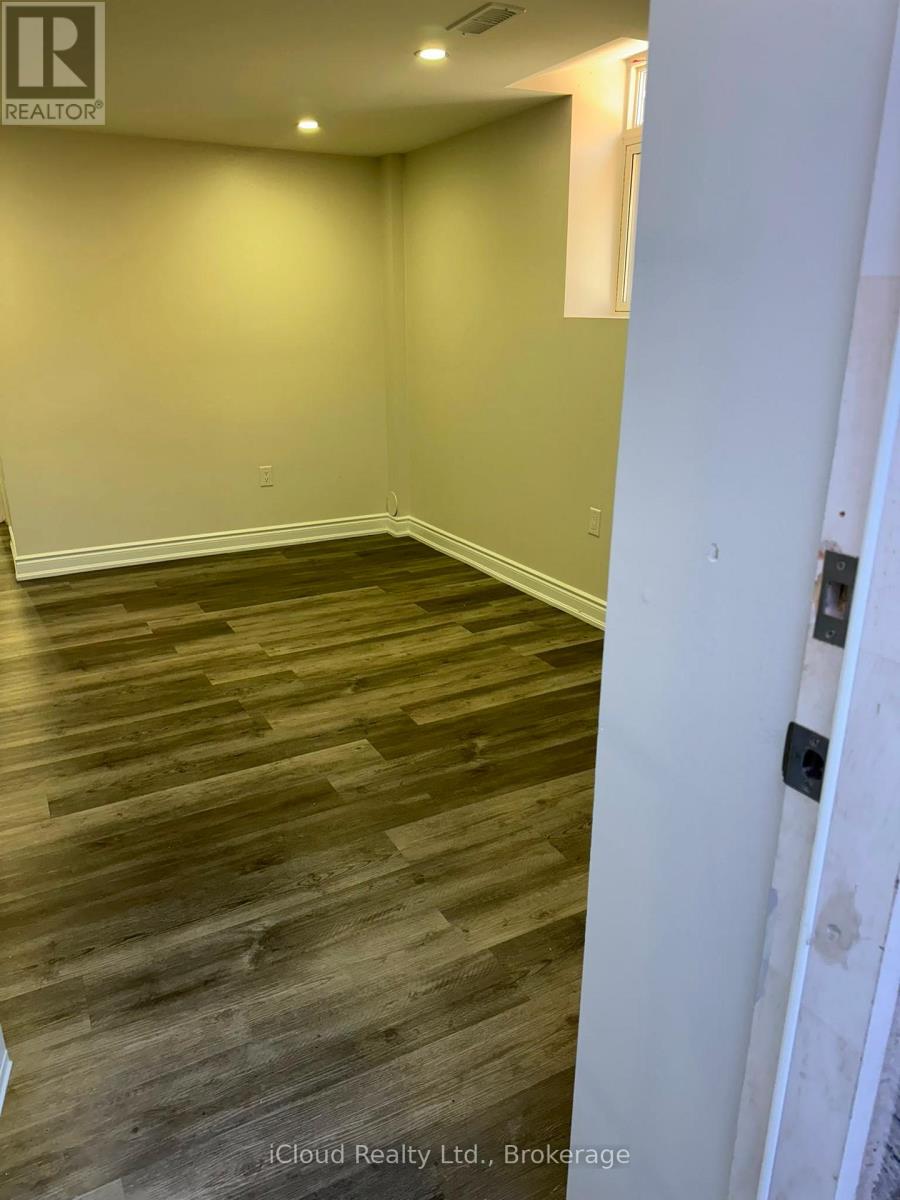 35 Velvet Grass Lane, Brampton, Ontario  L6R 1X8 - Photo 9 - W13580402