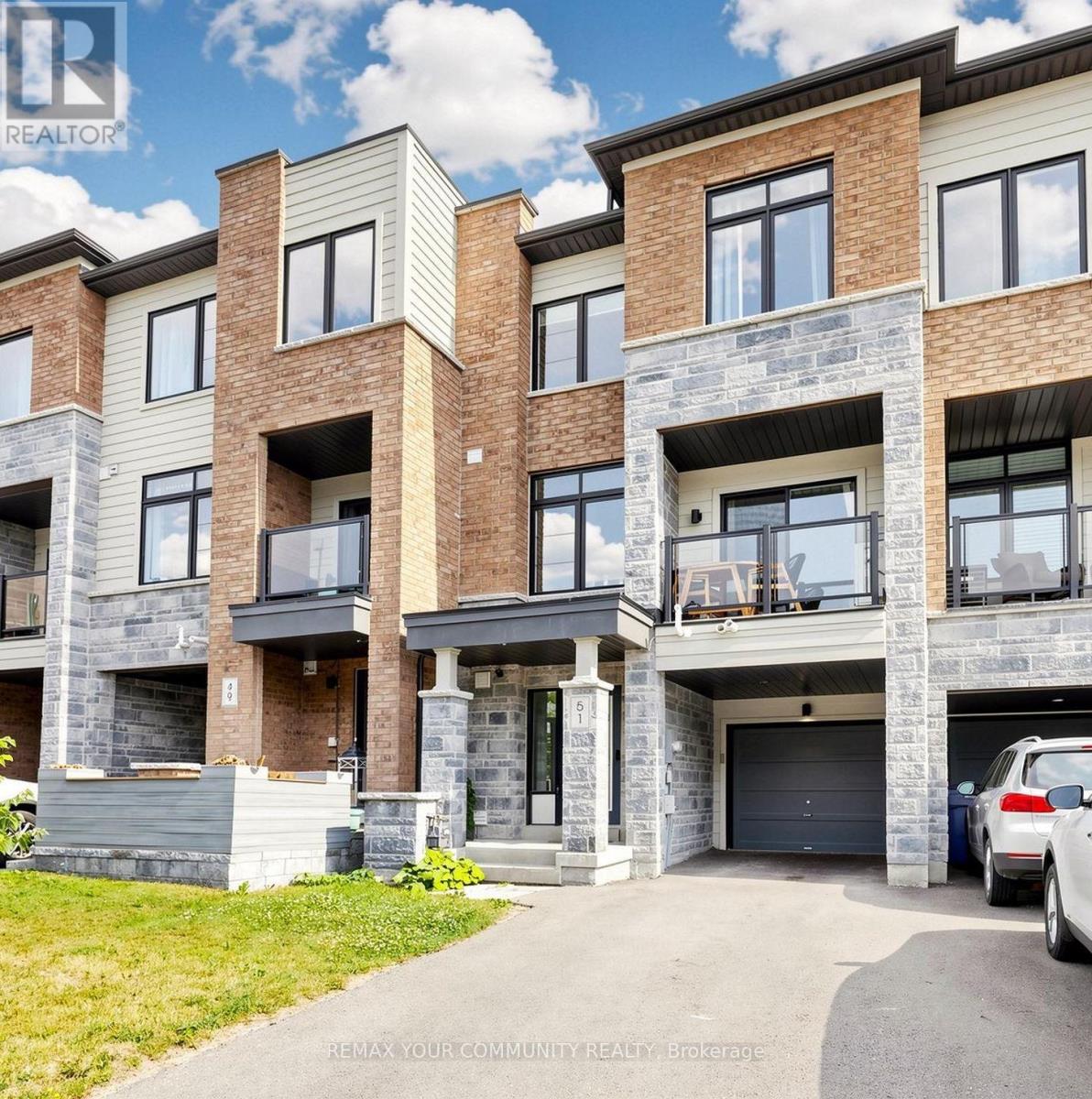 51 Vantage Loop, Newmarket, Ontario L3X 0K9 - Photo 2 - N13561020