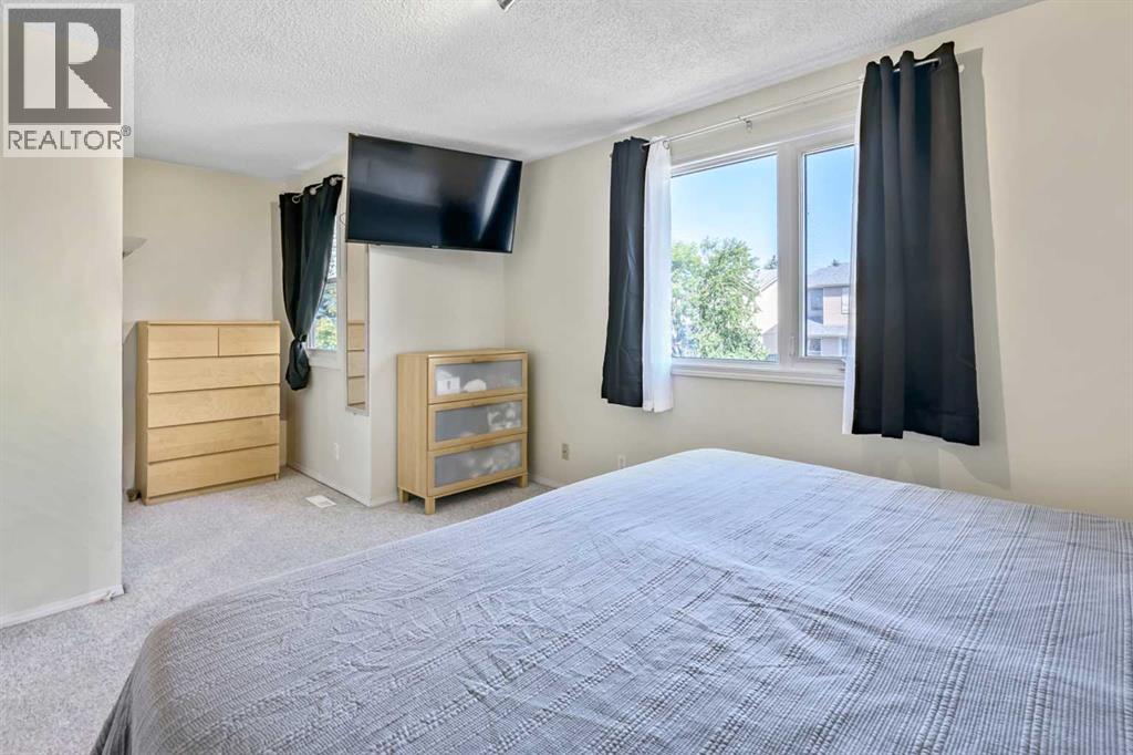 37 Erin Woods Place SE, Calgary, Alberta T2B 2W5 - Photo 15 - A2329364