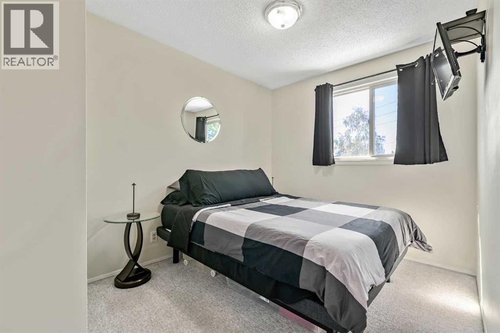 37 Erin Woods Place SE, Calgary, Alberta T2B 2W5 - Photo 17 - A2329364