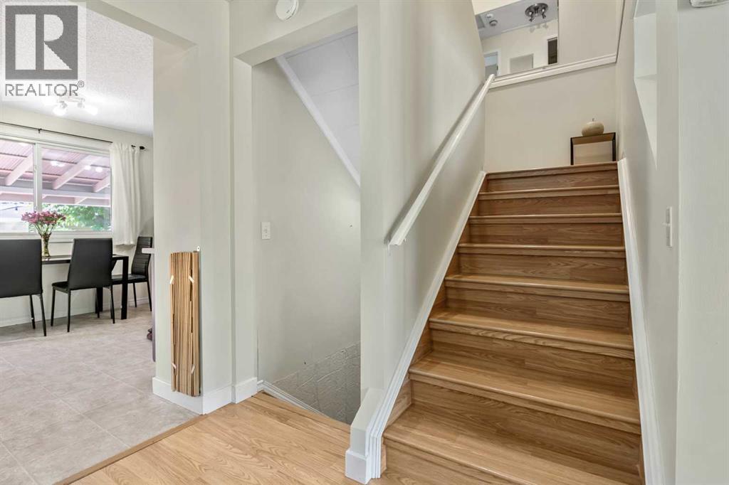 37 Erin Woods Place SE, Calgary, Alberta T2B 2W5 - Photo 12 - A2329364