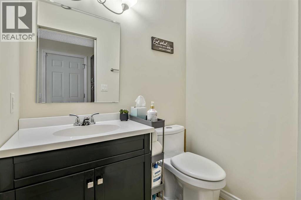 37 Erin Woods Place SE, Calgary, Alberta T2B 2W5 - Photo 11 - A2329364
