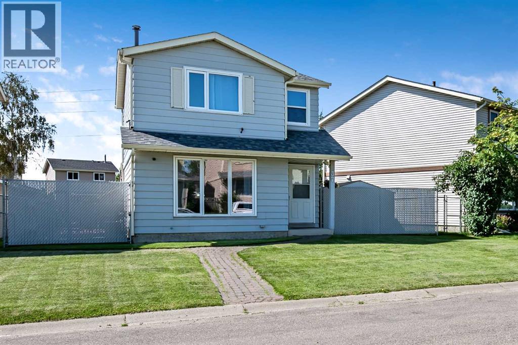 37 Erin Woods Place SE, Calgary, Alberta T2B 2W5 - Photo 2 - A2329364