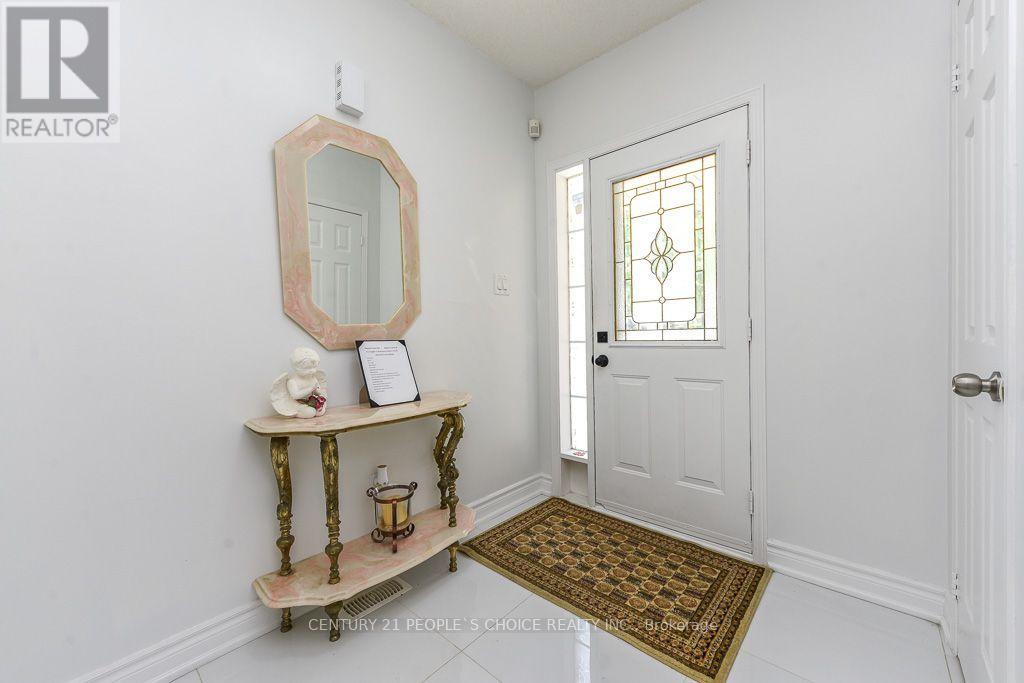 6 Sunny Glen Crescent, Brampton, Ontario L7A 1N5 - Photo 4 - W13576322