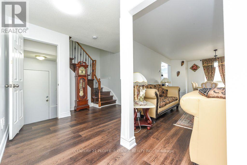 6 Sunny Glen Crescent, Brampton, Ontario L7A 1N5 - Photo 6 - W13576322