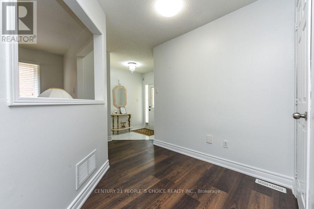 6 Sunny Glen Crescent, Brampton, Ontario L7A 1N5 - Photo 5 - W13576322