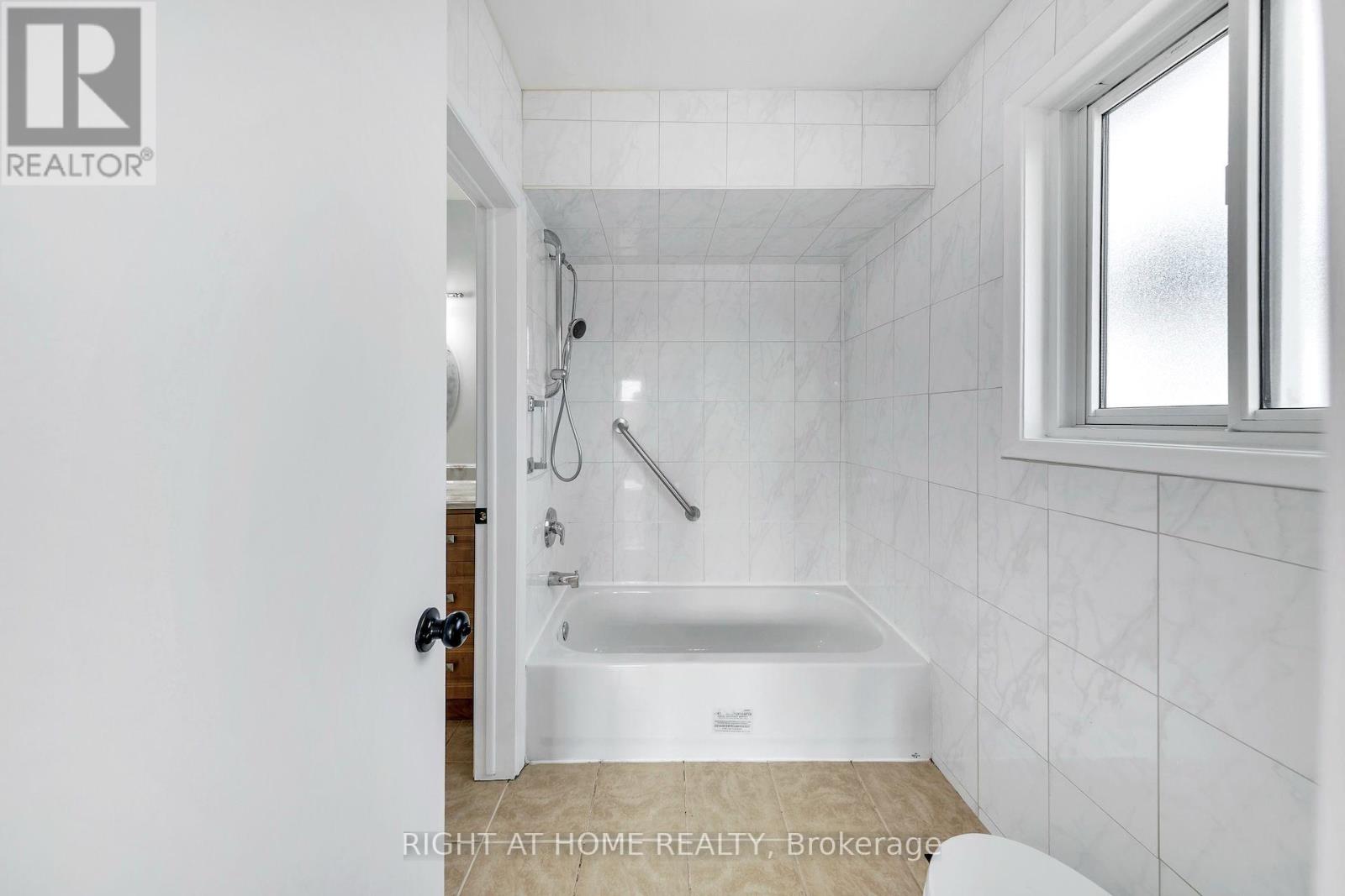 88 Peckham Avenue, Toronto, Ontario M2R 2V5 - Photo 12 - C13580442