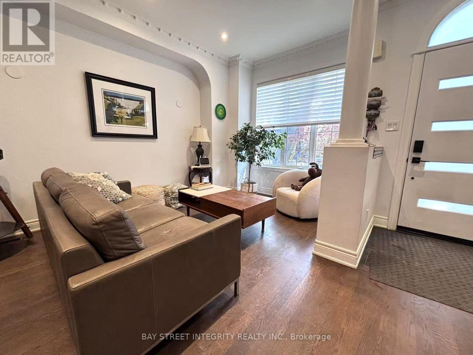 UPPER 162 CLAREMONT STREET, Toronto (Trinity-Bellwoods)