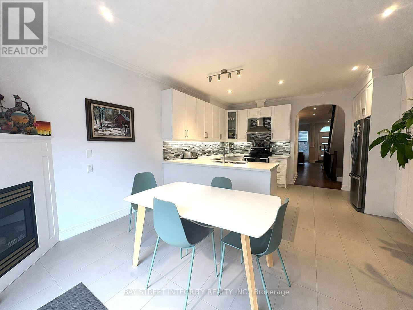 Upper 162 Claremont Street, Toronto, Ontario M6J 2M8 - Photo 10 - C13580446