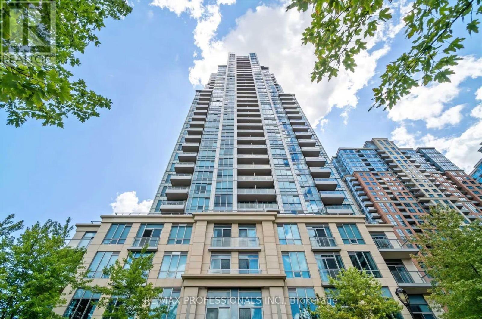 3510 - 15 VIKING LANE