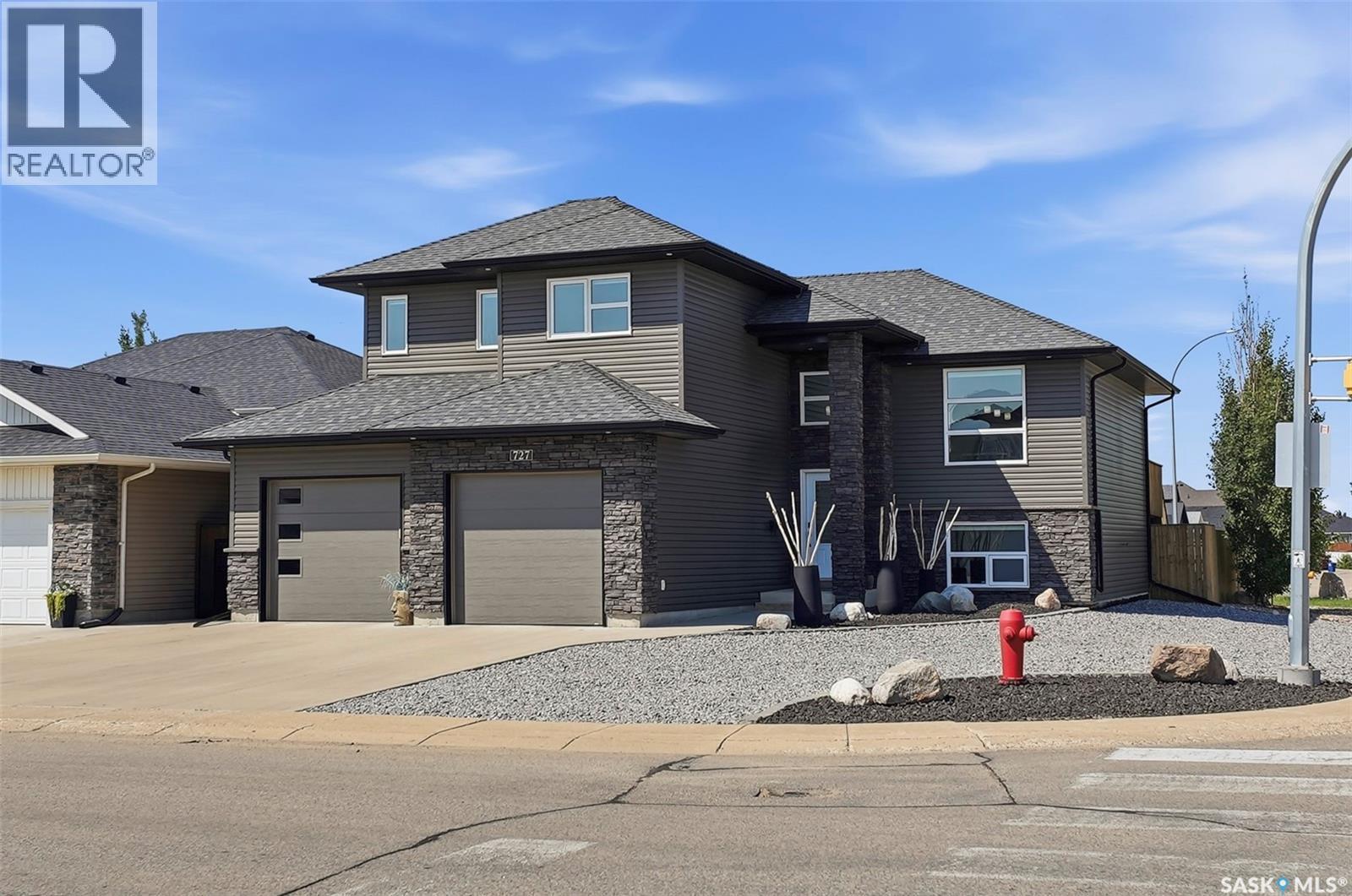 727 1st Avenue N, Warman, Saskatchewan  S0K 4S2 - Photo 2 - SK042992