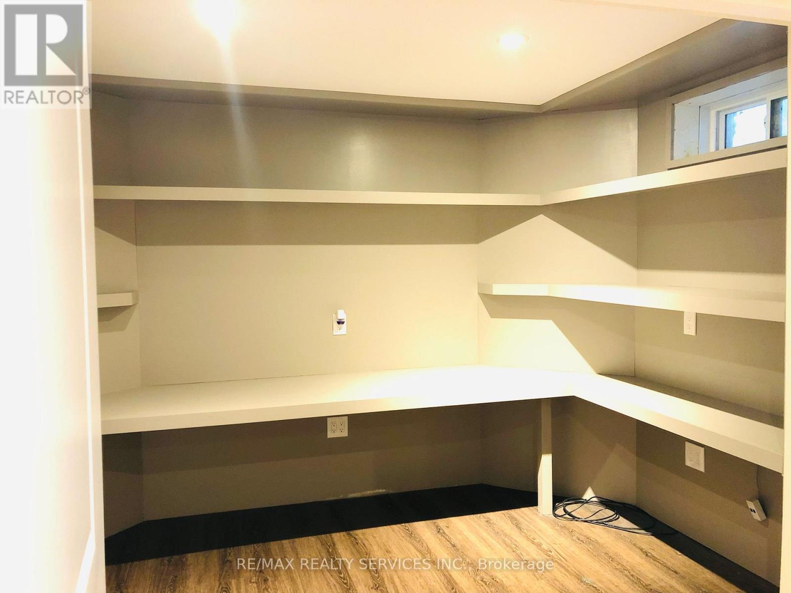 1543 Polesden Drive, Mississauga, Ontario L5G 4P8 - Photo 11 - W13579898