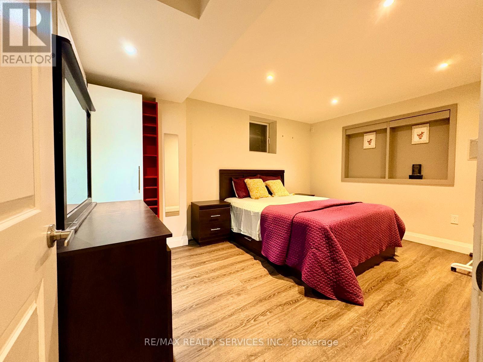 1543 Polesden Drive, Mississauga, Ontario L5G 4P8 - Photo 9 - W13579898
