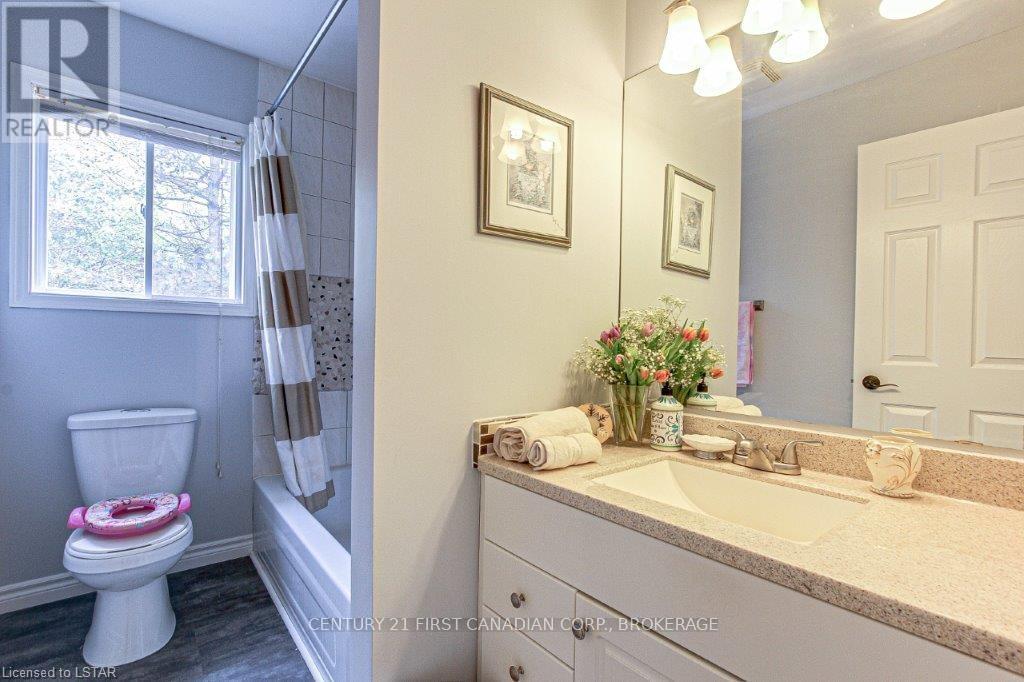 91 Meadowridge Road, London North, Ontario  N6H 5E6 - Photo 17 - X13580496