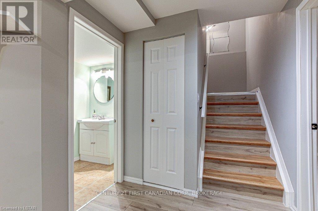 91 Meadowridge Road, London North, Ontario  N6H 5E6 - Photo 19 - X13580496