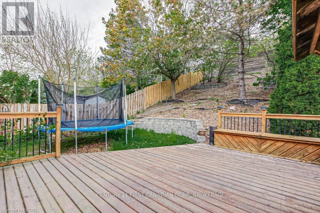 91 Meadowridge Road, London North, Ontario  N6H 5E6 - Photo 26 - X13580496