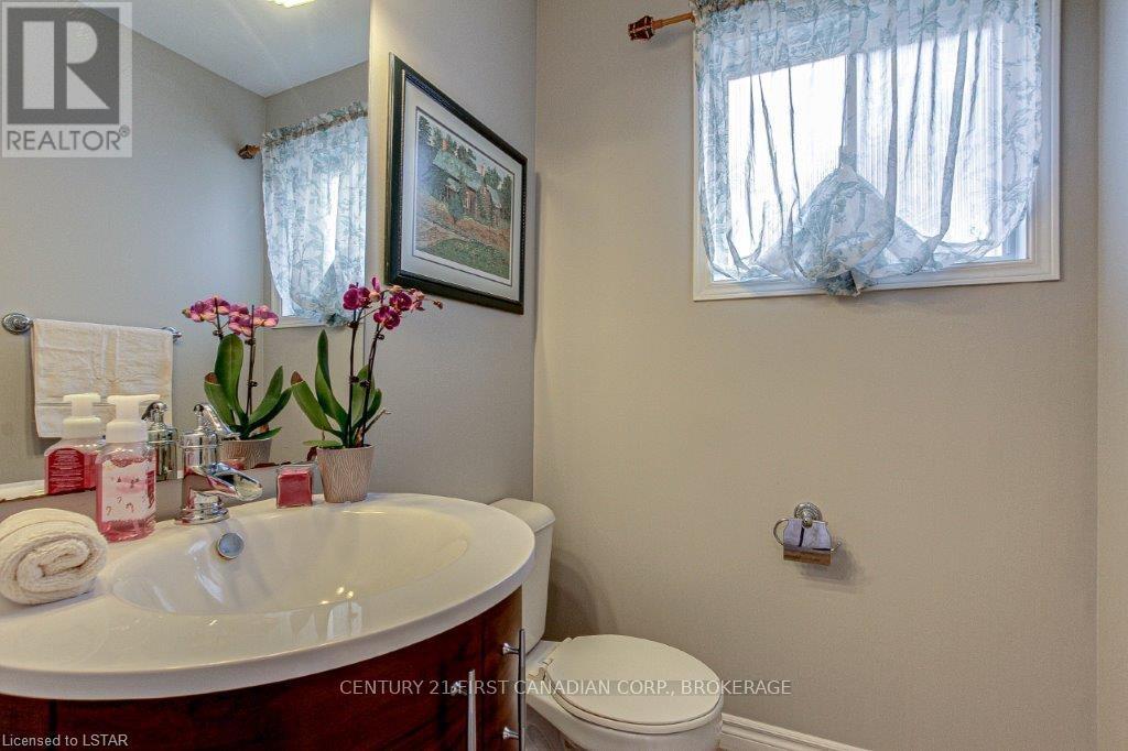91 Meadowridge Road, London North, Ontario  N6H 5E6 - Photo 3 - X13580496