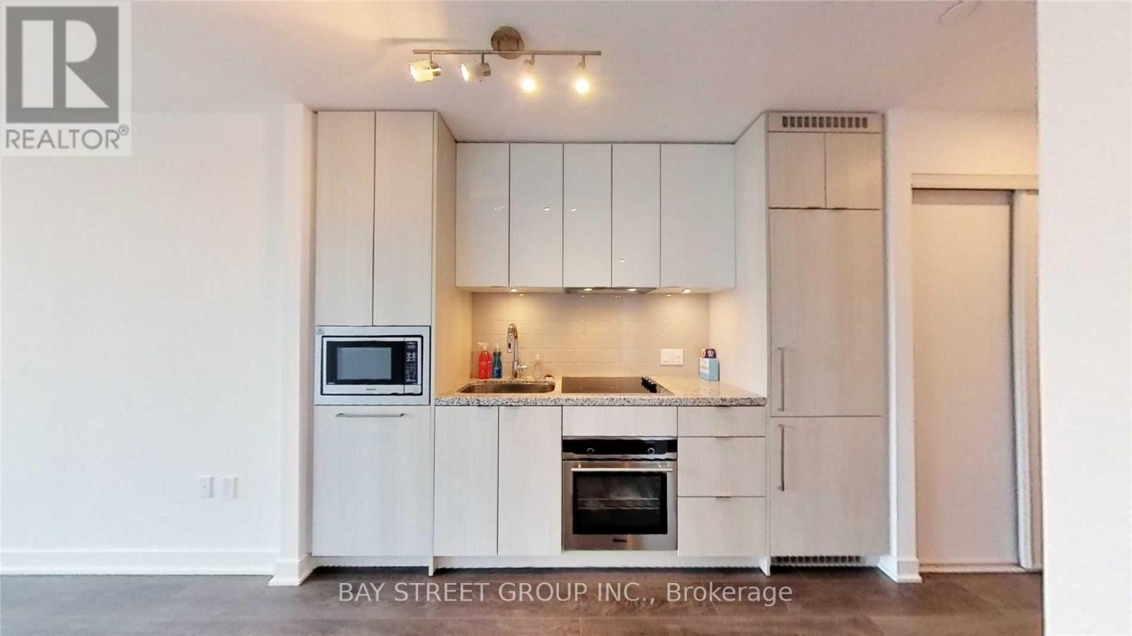 1601 - 125 Blue Jays Way, Toronto, Ontario  M5V 0N5 - Photo 2 - C13580474