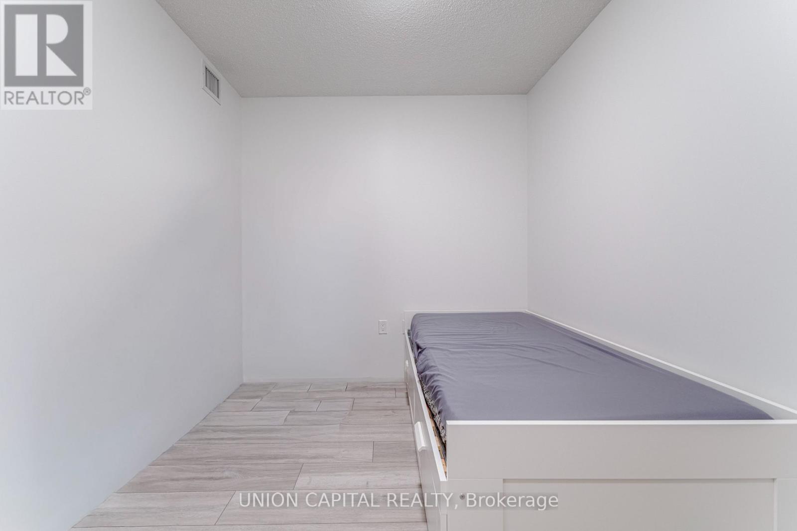 2010 - 225 Village Green Square, Toronto, Ontario  M1S 0K5 - Photo 14 - E13580464