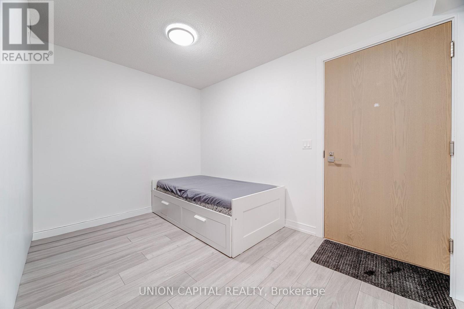 2010 - 225 Village Green Square, Toronto, Ontario  M1S 0K5 - Photo 15 - E13580464