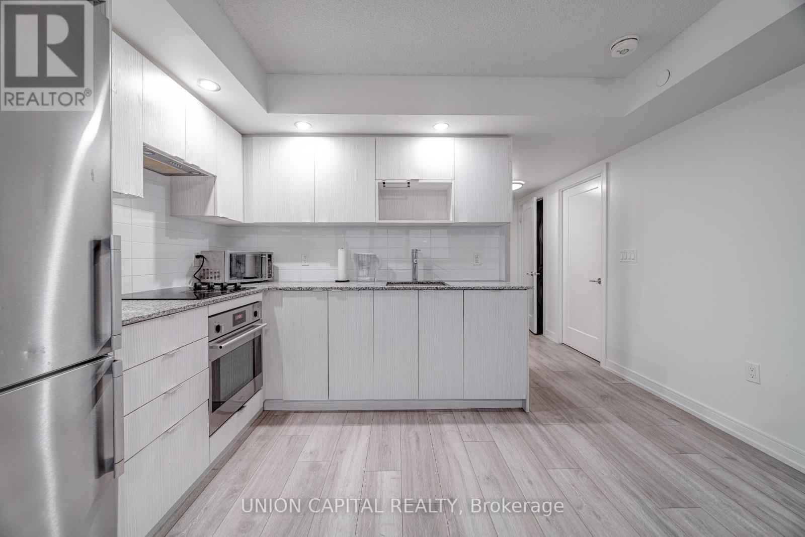2010 - 225 Village Green Square, Toronto, Ontario  M1S 0K5 - Photo 8 - E13580464