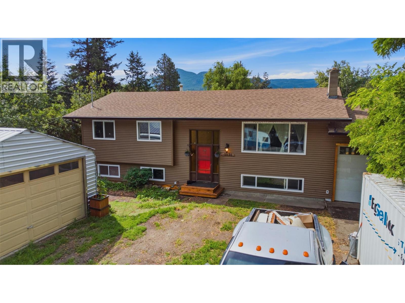 5830 6 Highway, Lavington, British Columbia V1B 3E1 - Photo 3 - 10393505